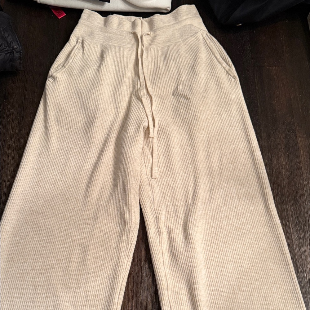 Uniqlo Women's Straight Leg Ribbed Drawstring Pants in Cream